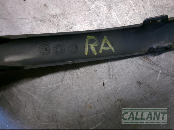 Stripe, stötfångare, höger bak från en Jaguar S-type (X200) 2.5 V6 24V 2003