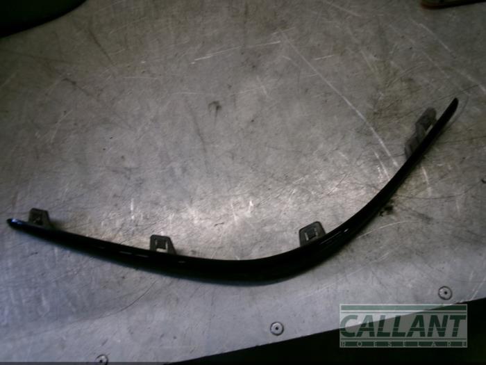 Stripe, stötfångare, höger bak från en Jaguar S-type (X200) 2.5 V6 24V 2003