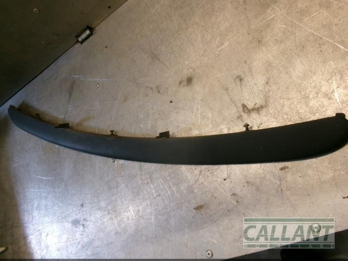 Stripe, stötfångare, mitten fram från en Jaguar S-type (X200) 2.5 V6 24V 2003