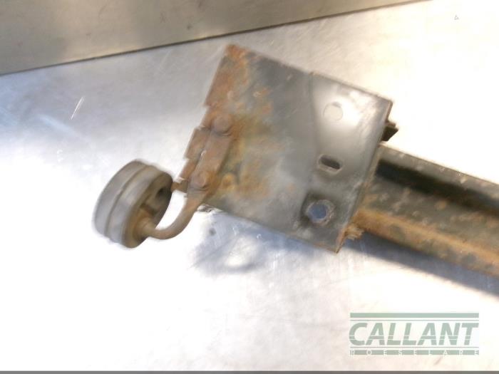 Stötfångarram, bak från en Jaguar S-type (X200) 2.5 V6 24V 2003