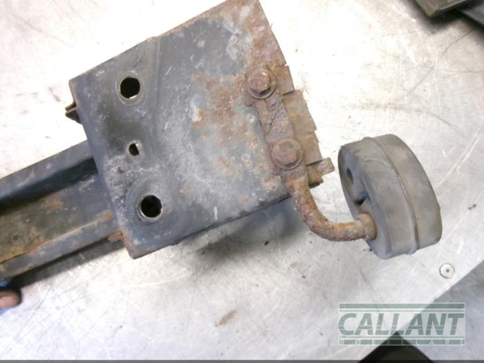 Stötfångarram, bak från en Jaguar S-type (X200) 2.5 V6 24V 2003