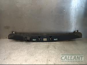 Gebruikte Sierlijst achterklep Landrover Range Rover Velar (LY) 3.0 D300 AWD Prijs € 211,75 Inclusief btw aangeboden door Garage Callant