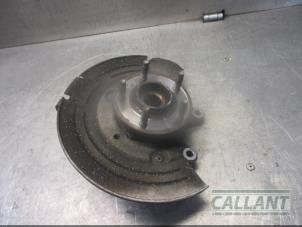 Używane Sworzen lewy tyl Jaguar XK 4.2 V8 32V Cena € 332,75 Z VAT oferowane przez Garage Callant