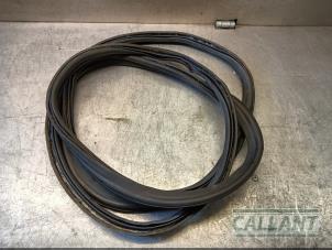 Begagnade Baklucka, tätning Landrover Range Rover Evoque (LVJ/LVS) 2.2 TD4 16V Pris € 30,25 Inklusive moms erbjuds av Garage Callant