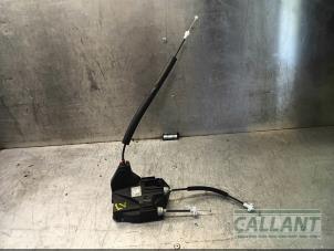 Begagnade Dörrlåsmekanism, 4-dörrars, vänster fram Jaguar XF (X260) 2.0d 163 E-Performance 16V Pris € 78,65 Inklusive moms erbjuds av Garage Callant