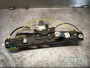 Begagnade Fönstermekanism för bakre dörr, 4-dörrars, vänster Landrover Range Rover Velar (LY) 2.0 16V P250 AWD Pris € 121,00 Inklusive moms erbjuds av Garage Callant