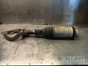 Begagnade Stötdämpare, vänster fram Landrover Range Rover IV (LG) 3.0 TDV6 24V Pris € 356,95 Inklusive moms erbjuds av Garage Callant