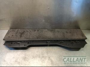 Używane Tapicerka bagaznika Landrover Range Rover IV (LG) 5.0 V8 32V Supercharged Cena € 102,85 Z VAT oferowane przez Garage Callant