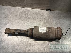 Begagnade Stötdämpare, höger fram Landrover Range Rover Sport (LS) 2.7 TDV6 24V Pris € 181,50 Inklusive moms erbjuds av Garage Callant