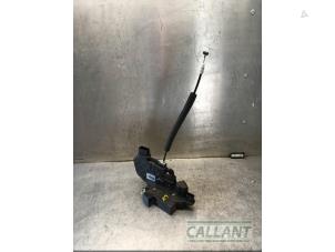 Begagnade Dörrlåsmekanism, 4-dörrars, vänster fram Jaguar XF Sportbrake 2.2 D 16V Pris € 90,75 Inklusive moms erbjuds av Garage Callant