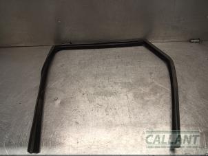 Begagnade Dörrtätning, 4-dörrars, vänster bak Landrover Range Rover Evoque (LVJ/LVS) 2.0 D 150 16V Pris € 36,30 Inklusive moms erbjuds av Garage Callant