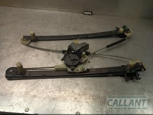 Begagnade Fönstermekanism för bakre dörr, 4-dörrars, vänster Landrover Range Rover IV (LG) 5.0 V8 32V Supercharged Pris € 139,15 Inklusive moms erbjuds av Garage Callant