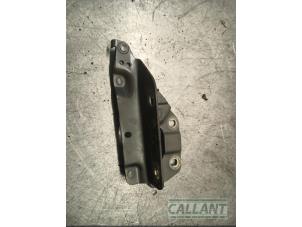 Begagnade Gångjärn, motorhuv Landrover Range Rover Evoque (LVJ/LVS) 2.0 eD 150 16V Pris € 30,25 Inklusive moms erbjuds av Garage Callant