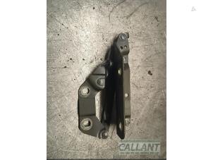 Begagnade Gångjärn, motorhuv Landrover Range Rover Evoque (LVJ/LVS) 2.0 eD 150 16V Pris € 30,25 Inklusive moms erbjuds av Garage Callant