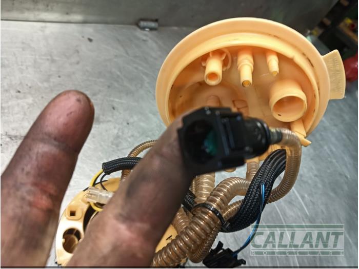 Elektrisk bränslepump från en Land Rover Freelander II 2.2 tD4 16V 2009