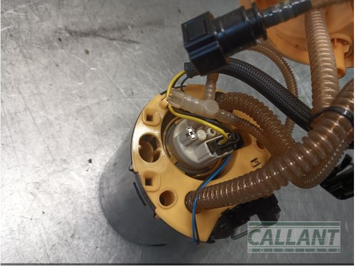 Elektrisk bränslepump från en Land Rover Freelander II 2.2 tD4 16V 2009