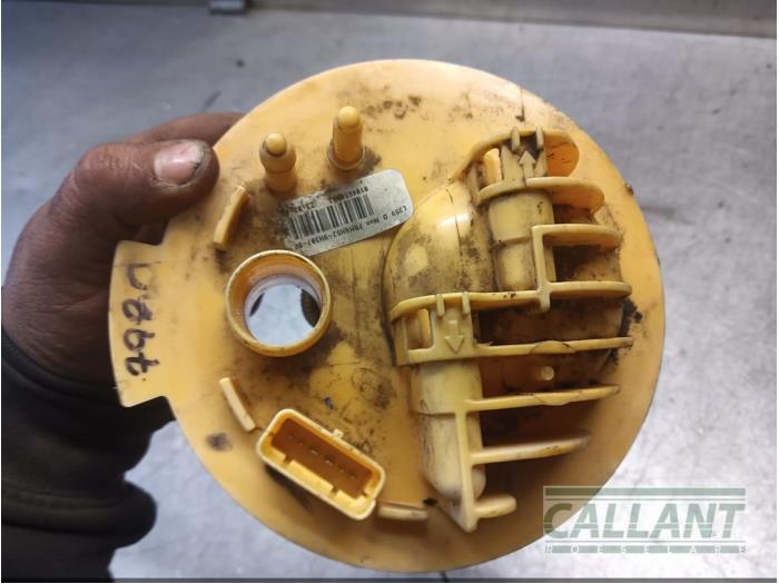 Elektrisk bränslepump från en Land Rover Freelander II 2.2 tD4 16V 2009