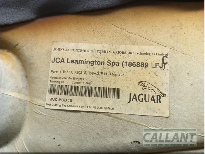 Inre takklädsel från en Jaguar S-type (X200) 2.5 V6 24V 2003