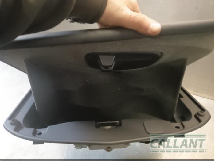 Handskfack från en Jaguar S-type (X200) 2.5 V6 24V 2003