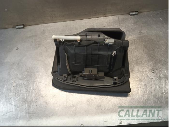 Handskfack från en Jaguar S-type (X200) 2.5 V6 24V 2003