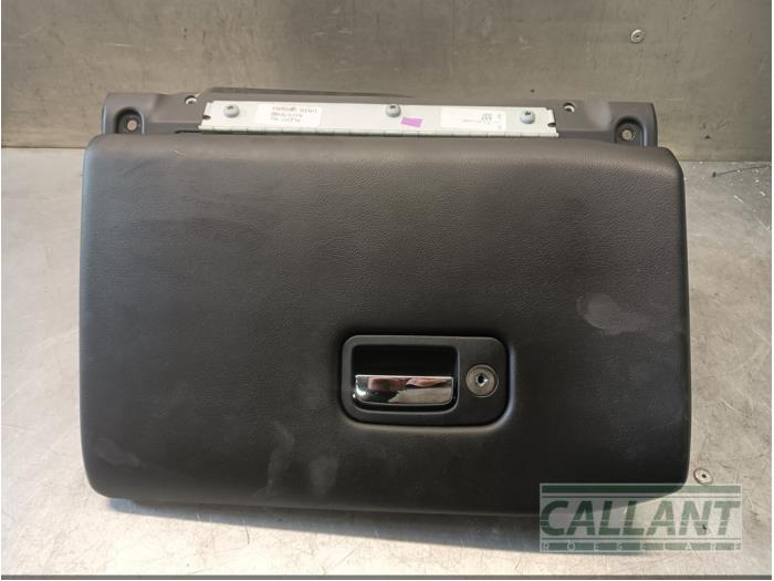 Handskfack från en Jaguar S-type (X200) 2.5 V6 24V 2003