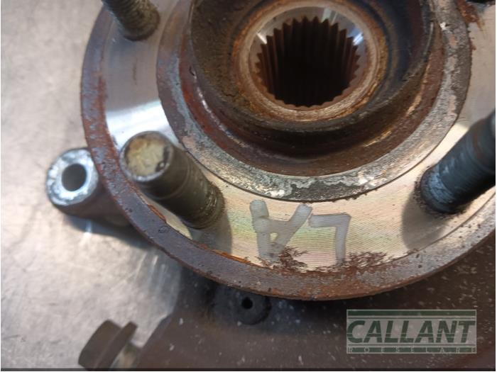 Spindel, vänster bak från en Jaguar S-type (X200) 2.5 V6 24V 2003