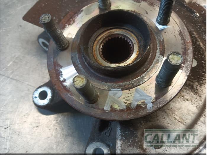 Spindel, höger bak från en Jaguar S-type (X200) 2.5 V6 24V 2003