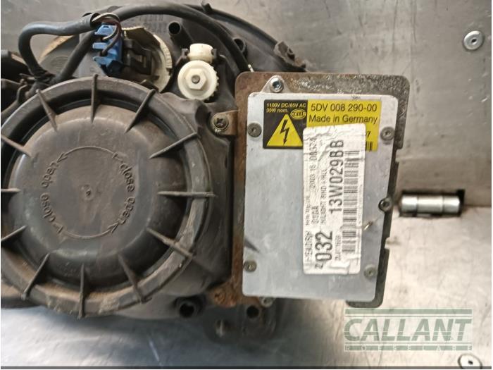 Strålkastare, höger från en Jaguar S-type (X200) 2.5 V6 24V 2003