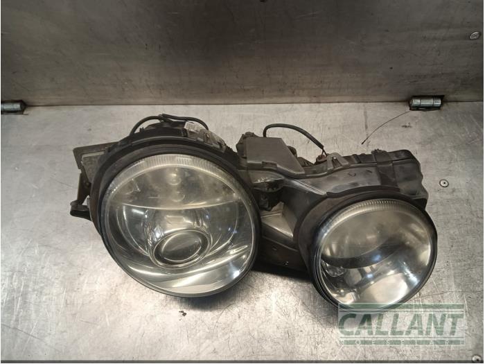 Strålkastare, höger från en Jaguar S-type (X200) 2.5 V6 24V 2003