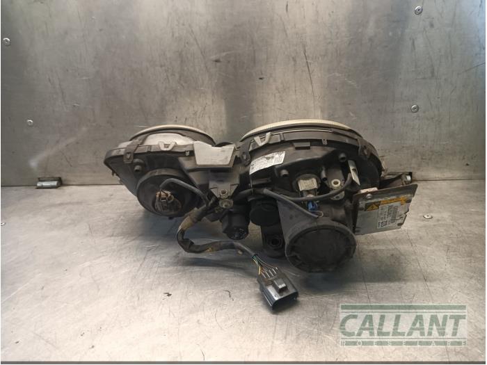 Strålkastare, höger från en Jaguar S-type (X200) 2.5 V6 24V 2003
