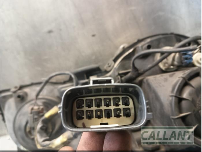 Strålkastare, höger från en Jaguar S-type (X200) 2.5 V6 24V 2003