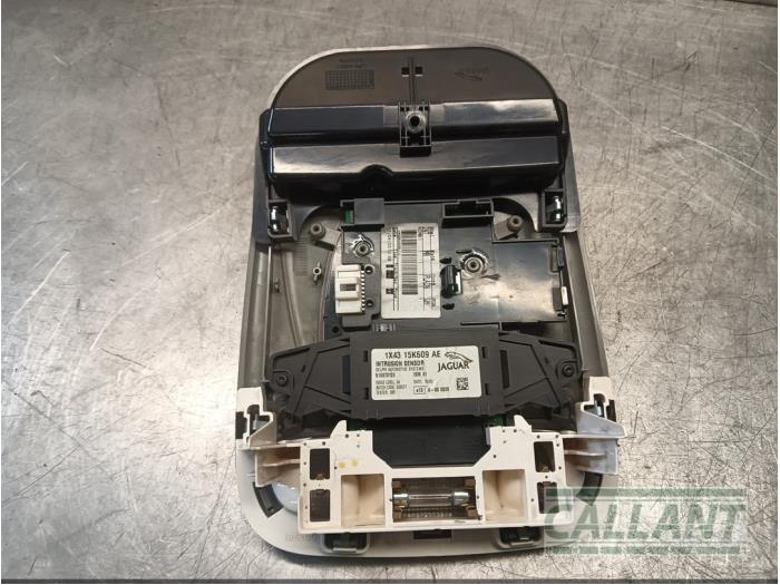 Innerbelysning, fram från en Jaguar S-type (X200) 2.5 V6 24V 2003