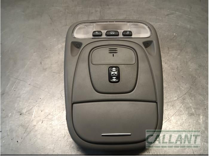 Innerbelysning, fram från en Jaguar S-type (X200) 2.5 V6 24V 2003