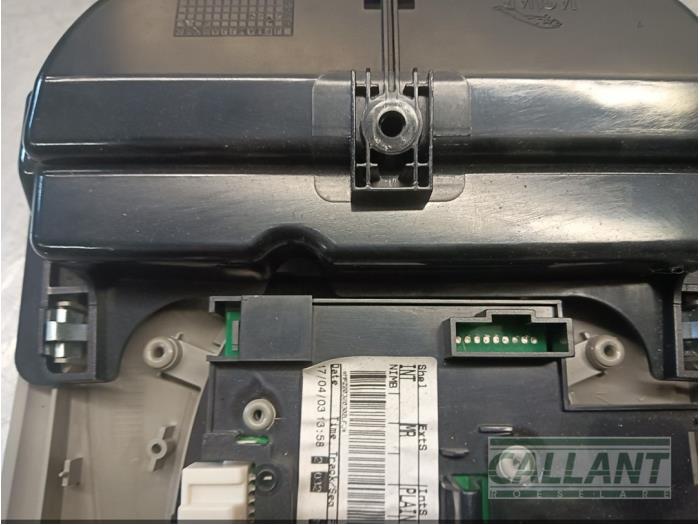 Innerbelysning, fram från en Jaguar S-type (X200) 2.5 V6 24V 2003