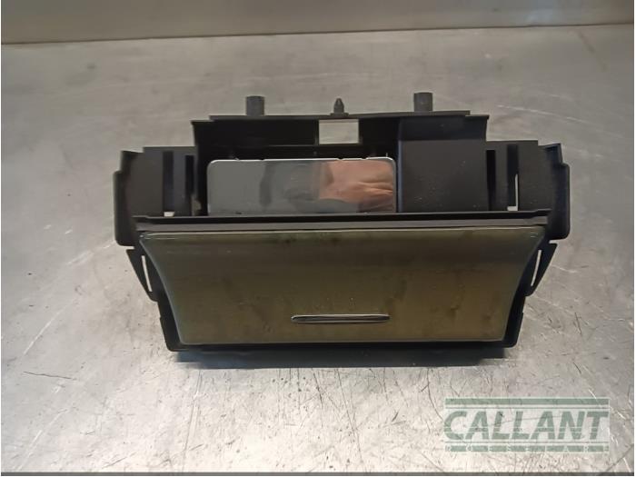 Askkopp, fram från en Jaguar S-type (X200) 2.5 V6 24V 2003