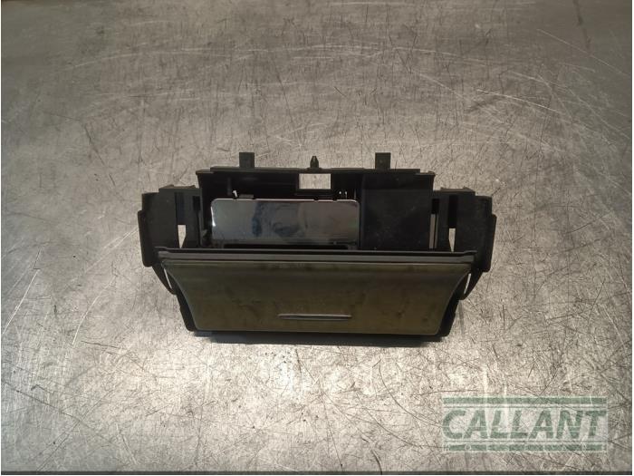 Askkopp, fram från en Jaguar S-type (X200) 2.5 V6 24V 2003