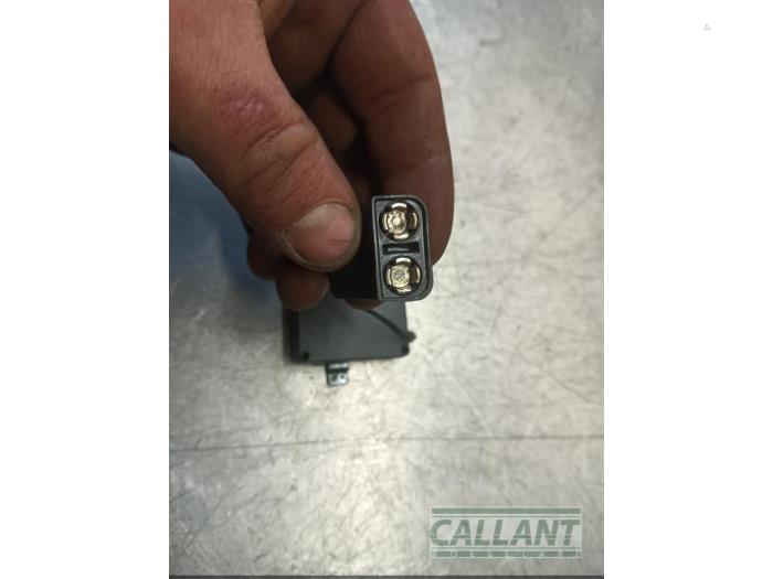 Antennförstärkare från en Jaguar S-type (X200) 2.5 V6 24V 2003