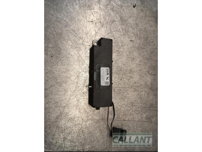 Antennförstärkare från en Jaguar S-type (X200) 2.5 V6 24V 2003