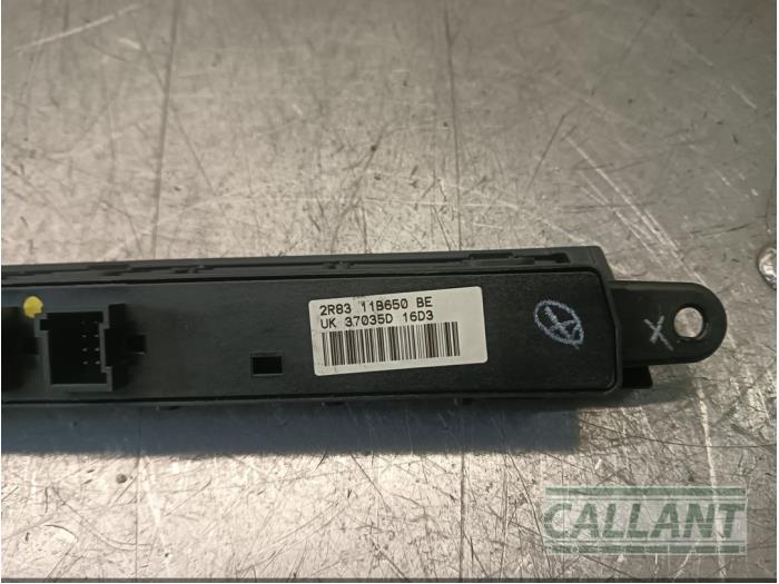 Nödbelysningsbrytare från en Jaguar S-type (X200) 2.5 V6 24V 2003