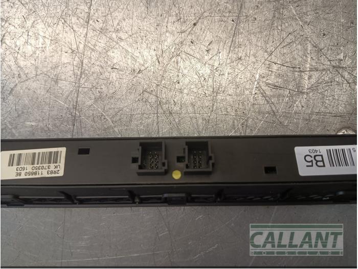 Nödbelysningsbrytare från en Jaguar S-type (X200) 2.5 V6 24V 2003