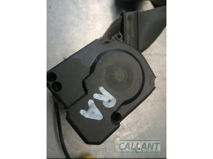 Bakre säkerhetsbälte, höger från en Jaguar S-type (X200) 2.5 V6 24V 2003