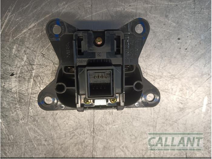 Brytare, parkeringsbroms från en Jaguar S-type (X200) 2.5 V6 24V 2003