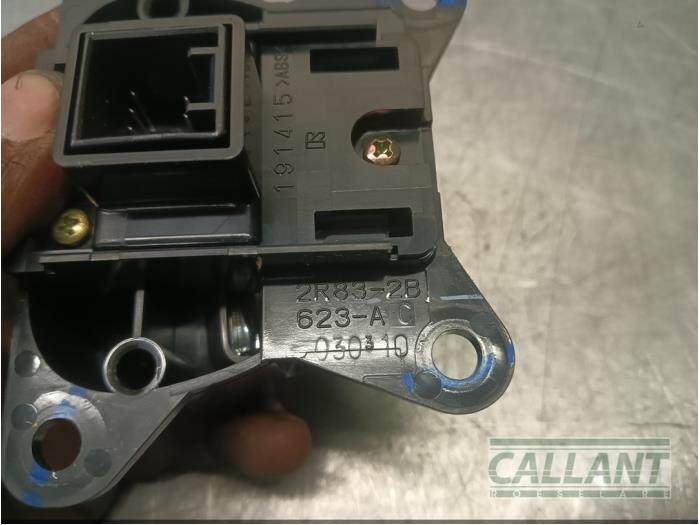 Brytare, parkeringsbroms från en Jaguar S-type (X200) 2.5 V6 24V 2003