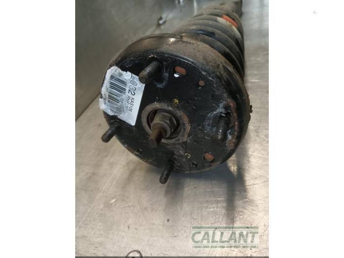 Stötdämpare, höger fram från en Jaguar S-type (X200) 2.5 V6 24V 2003