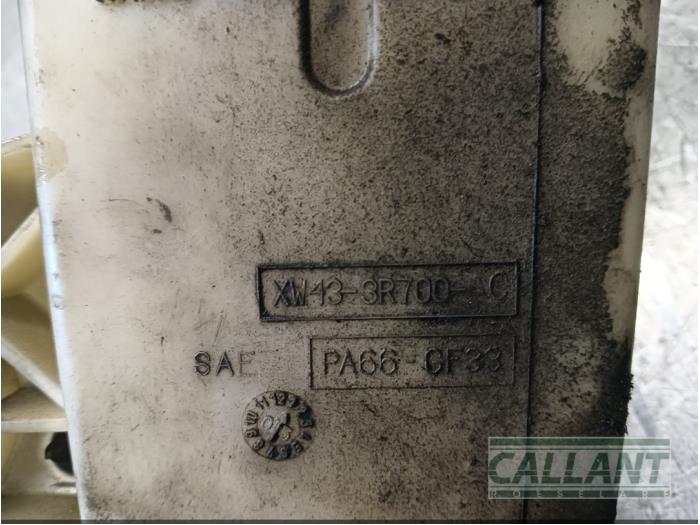 Styrservotank från en Jaguar S-type (X200) 2.5 V6 24V 2003