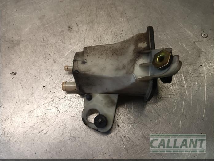 Styrservotank från en Jaguar S-type (X200) 2.5 V6 24V 2003