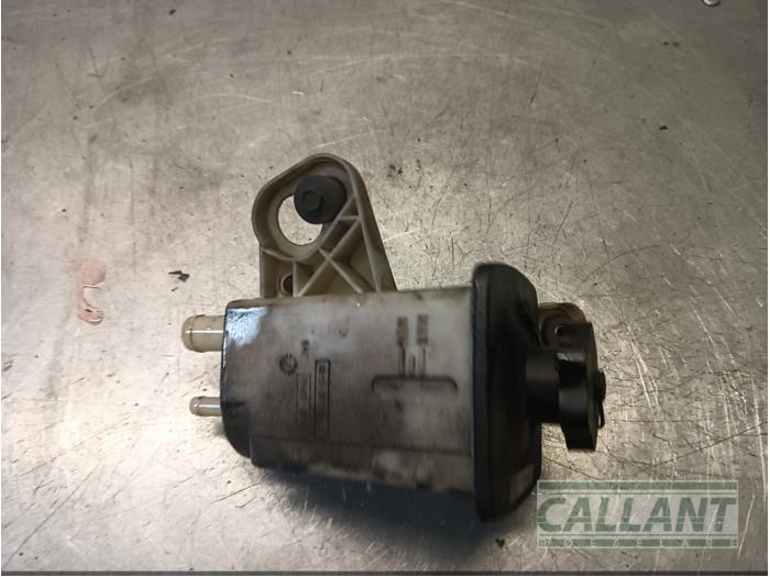 Styrservotank från en Jaguar S-type (X200) 2.5 V6 24V 2003