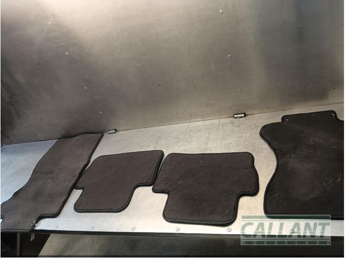 Set med mattor från en Jaguar S-type (X200) 2.5 V6 24V 2003