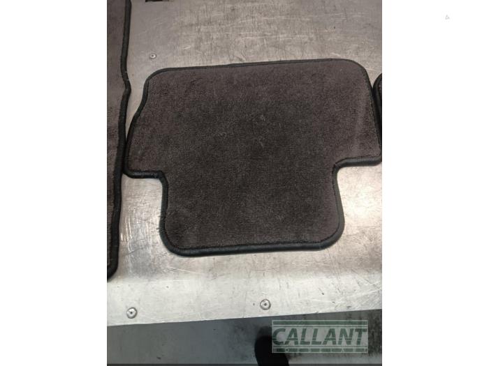 Set med mattor från en Jaguar S-type (X200) 2.5 V6 24V 2003