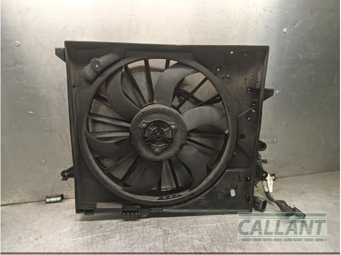 Kylfläkt från en Jaguar S-type (X200) 2.5 V6 24V 2003